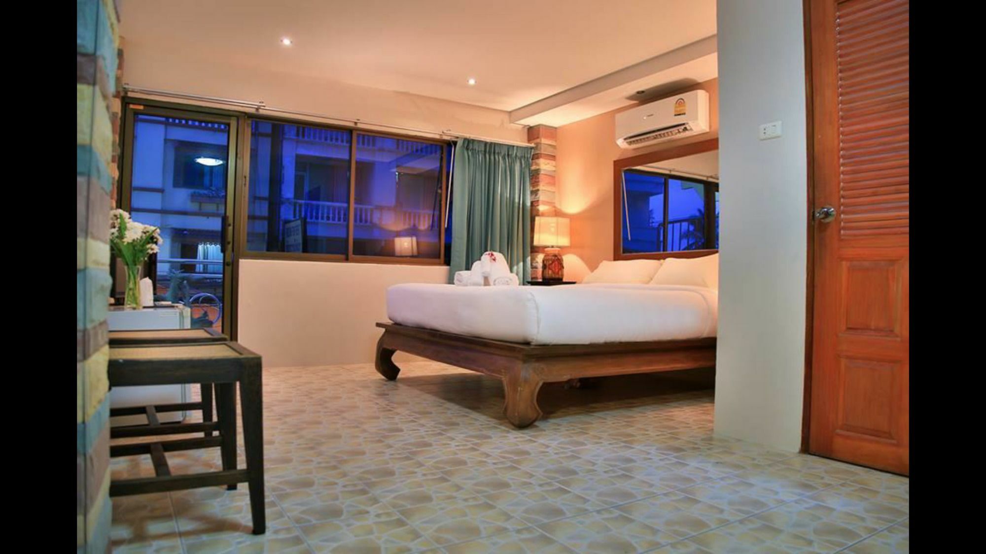 Avenue Beach Hotel Jomtien Beach Exterior foto